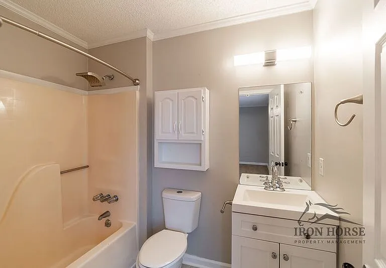 116 Barrington Dr #4 — Photo 15