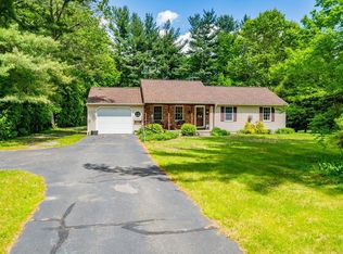 16 Hillside Meadows Dr, Southampton, MA 01073