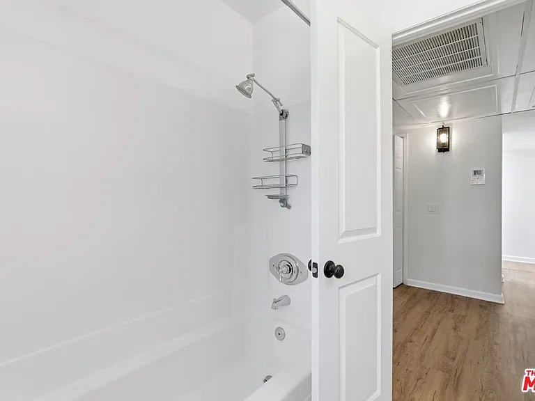 13025 W Moorpark St #101 — Photo 29