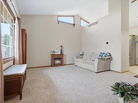 3rd image of 303 Jo Ann Ct