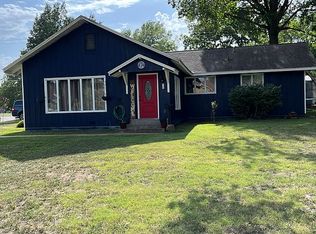 1105 N 5th St, Neodesha, KS 66757