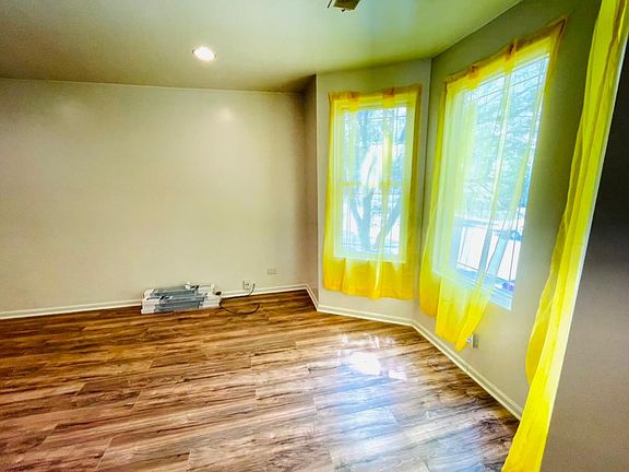 4th image of 8929 S Buffalo Ave #2