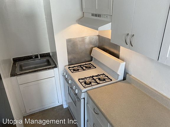 5th image of 121 Lincoln Rd W APT 204