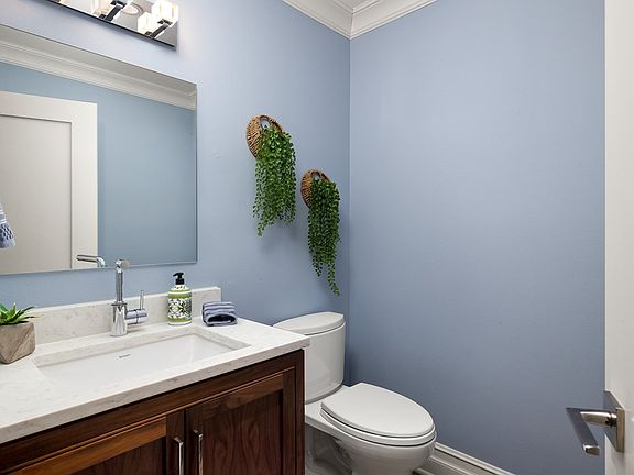5th image of 3012 Karen Ln