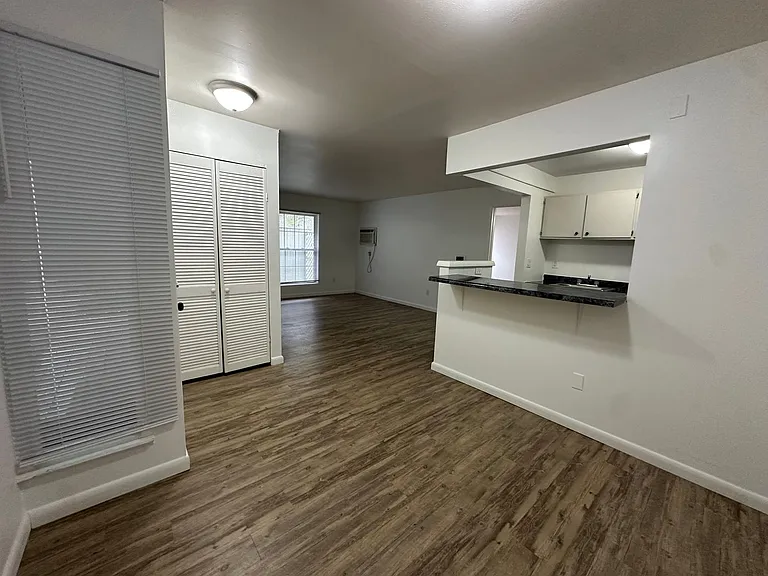 University Park Apartments near Cornell University — Photo 136