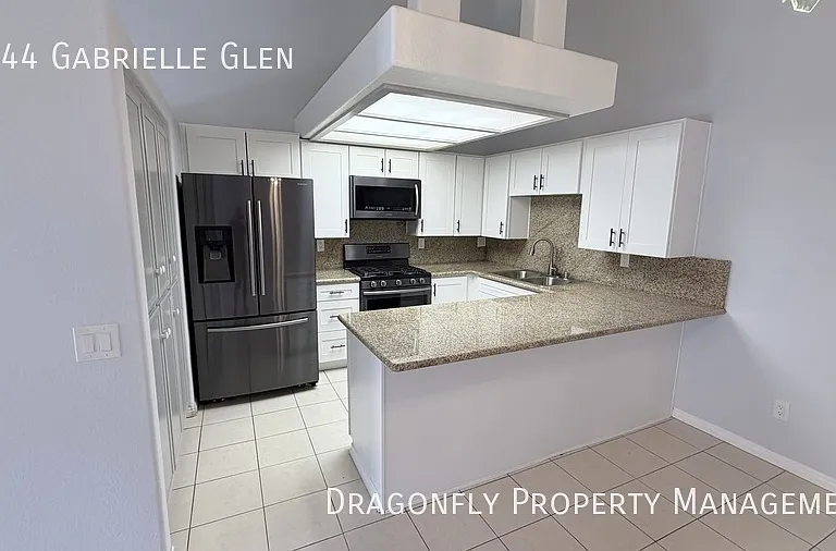 2044 Gabrielle Gln — Photo 12