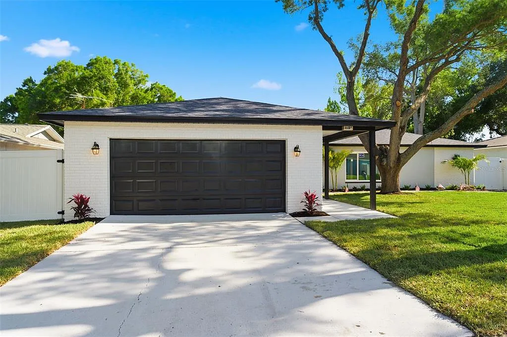 3 bed, 2.0 bath, 1861 sqft, $3,800 — Photo 3
