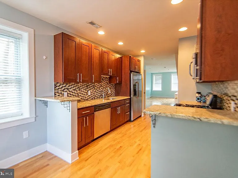 2147 Ellsworth St — Photo 3
