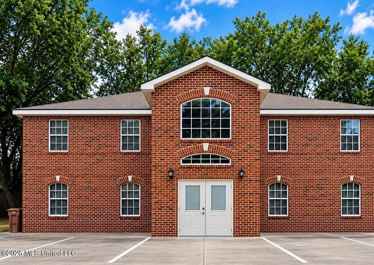 3 bed, 2.0 bath, 1200 sqft, $1,275 — Photo 1