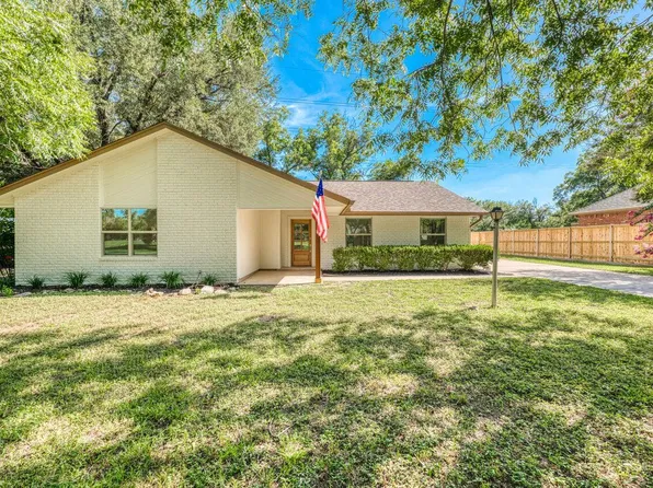 319 Columbine St, Meadowlakes, TX 78654