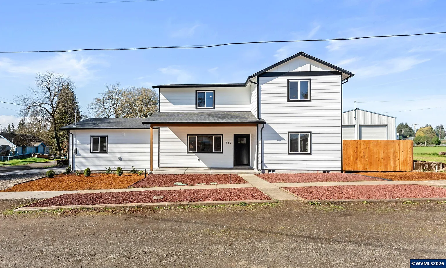 141 NE D St photo 1