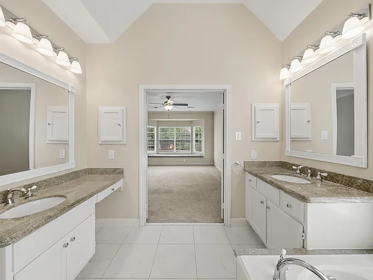 19722 Knightsridge Ln — Photo 22