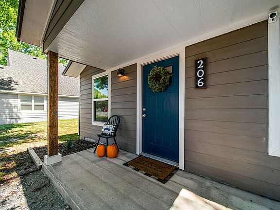 3rd image of 206 Harmony Street
