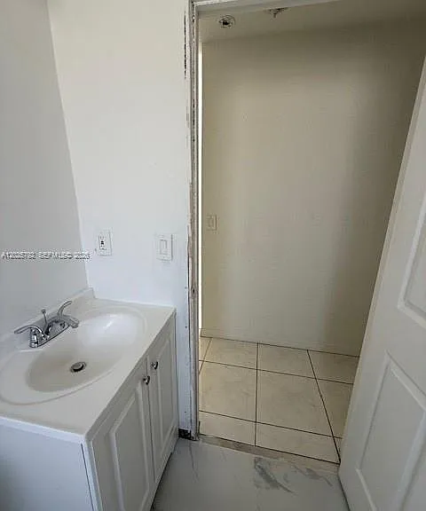 708 SW 9th St — Photo 5
