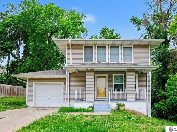 3704 Decatur St, Omaha, NE 68111