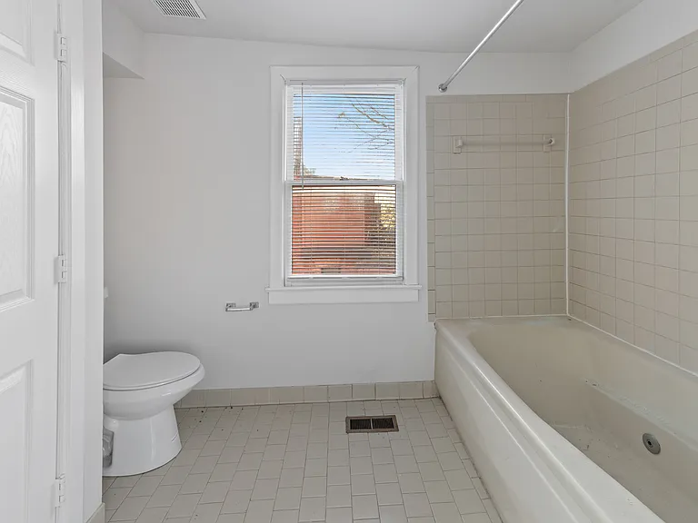 531 W Ormsby Ave #4 — Photo 17