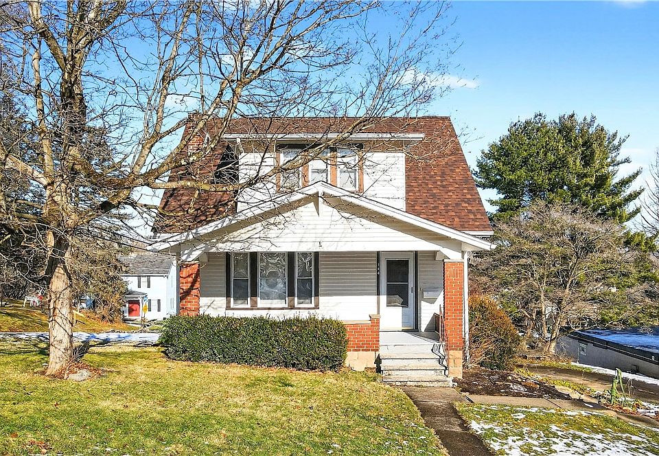 1st image of 140 4th St