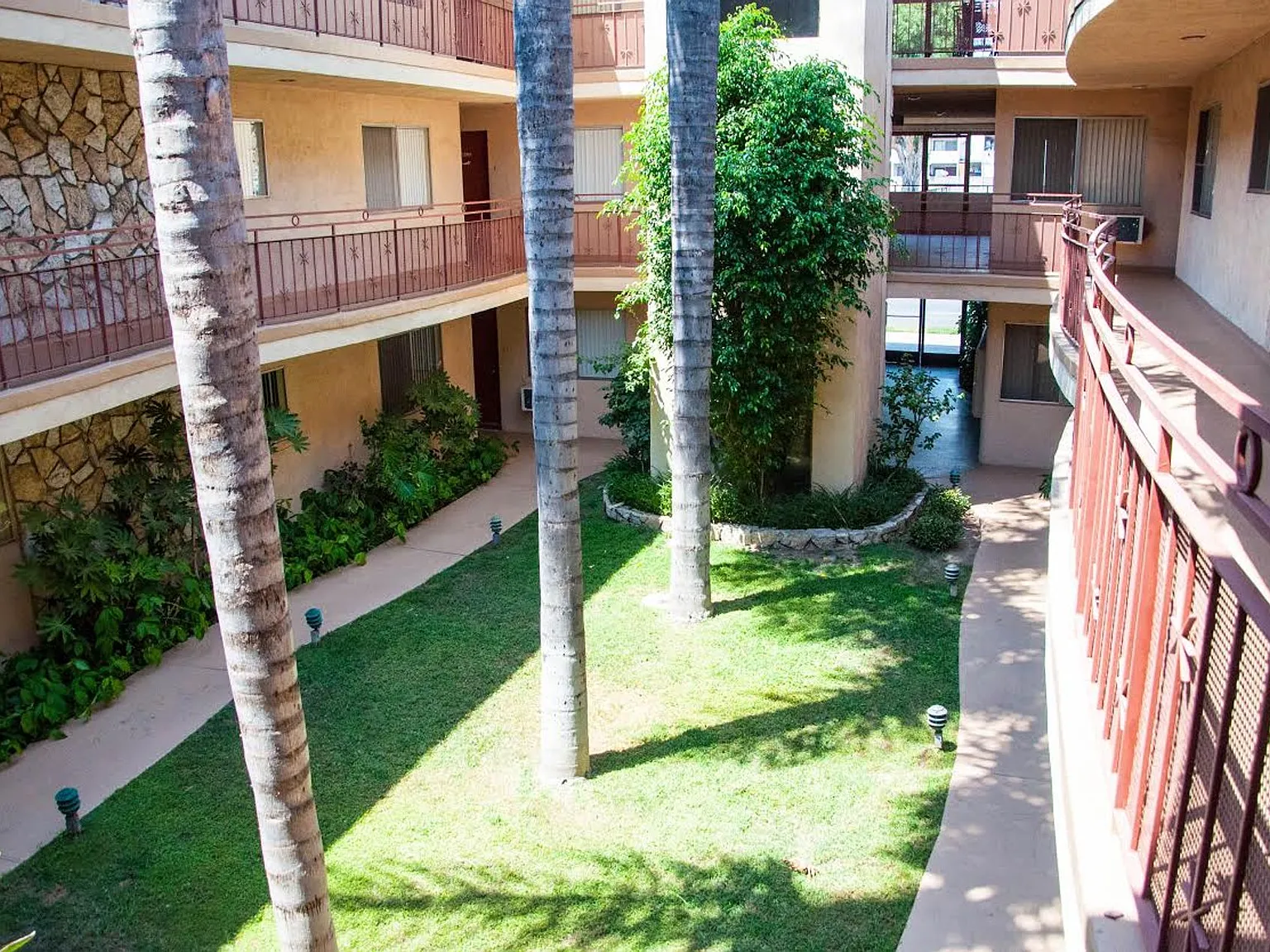 The Park West Towers Apts...Gorgeous Newly Remodeled Apartment! — Photo 2
