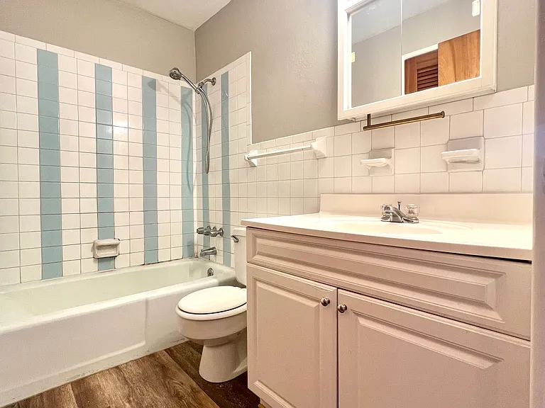 1107 Express Dr #4 — Photo 9