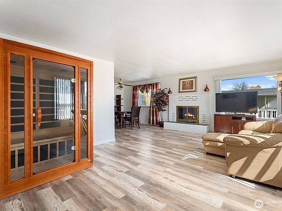2nd image of 231 SE Valley Dr