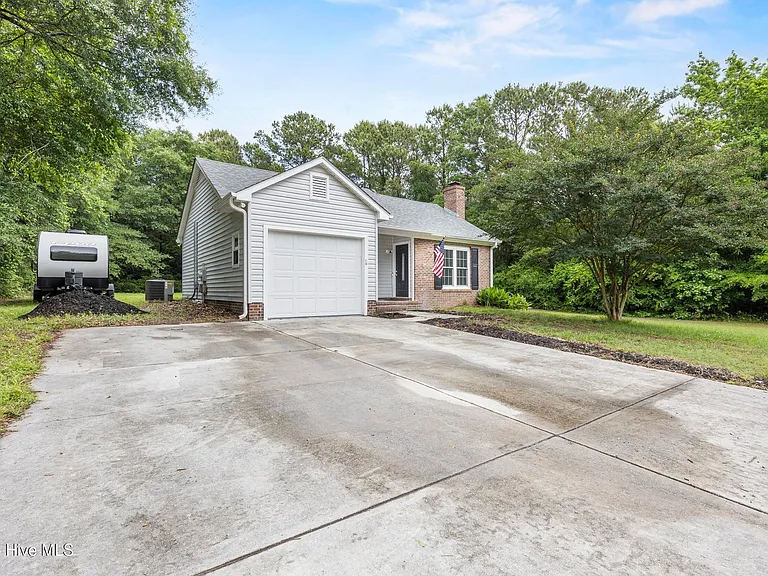429 Crows Nest Ln — Photo 2