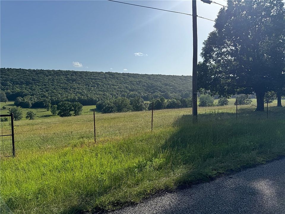 2nd image of 521 Caglesville Ln