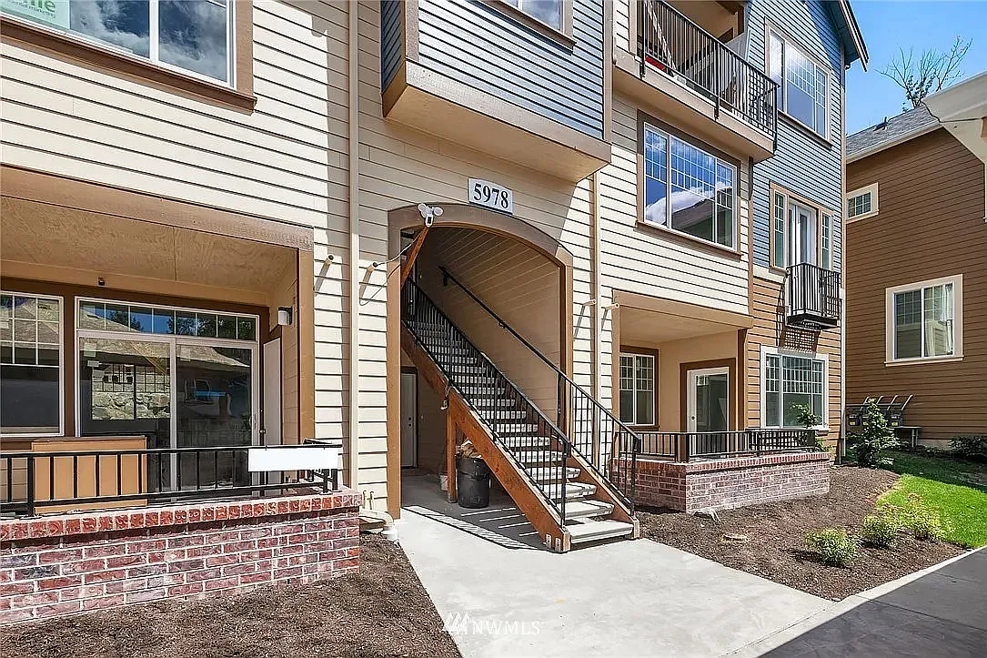 2 bed, 963 sqft, $2,395 — Photo 1