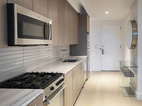 5th image of 86 Fleet Pl APT 8N