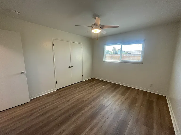 228 S Oak St — Photo 16