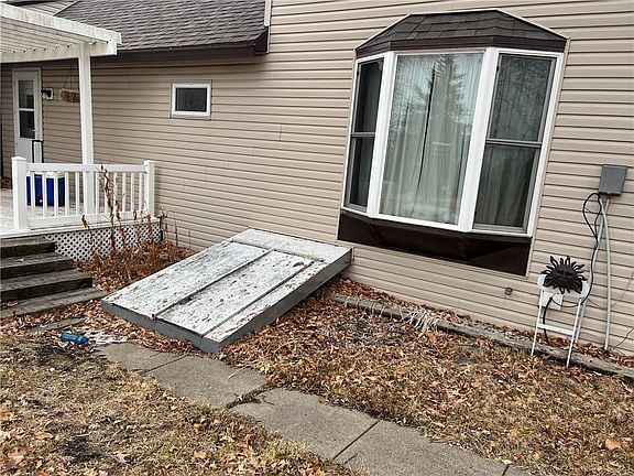 5th image of 308 W Oak St