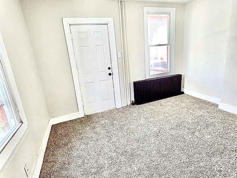 221 N Pearl St — Photo 3