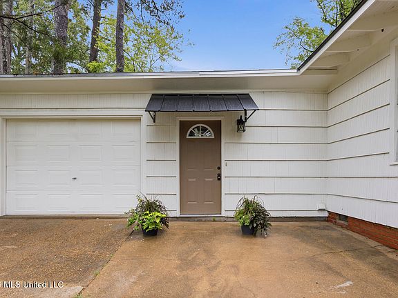 2nd image of 4546 Meadowridge Dr