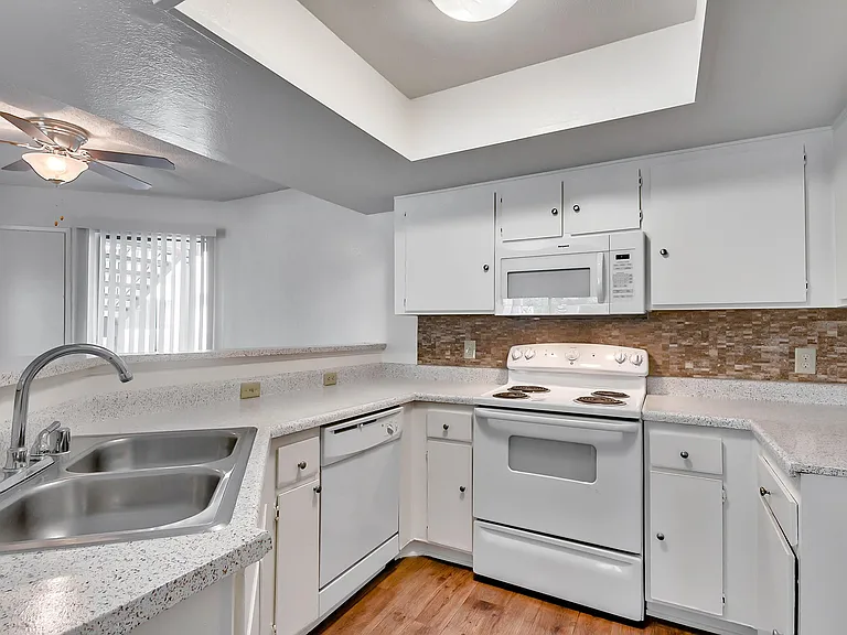 Park Center Place Apartments — Photo 17