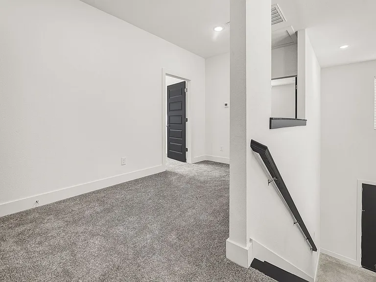 3008 Alpha Wolf Ct — Photo 25
