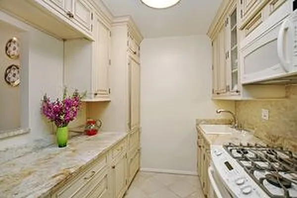 Sold by Douglas Elliman | media 23