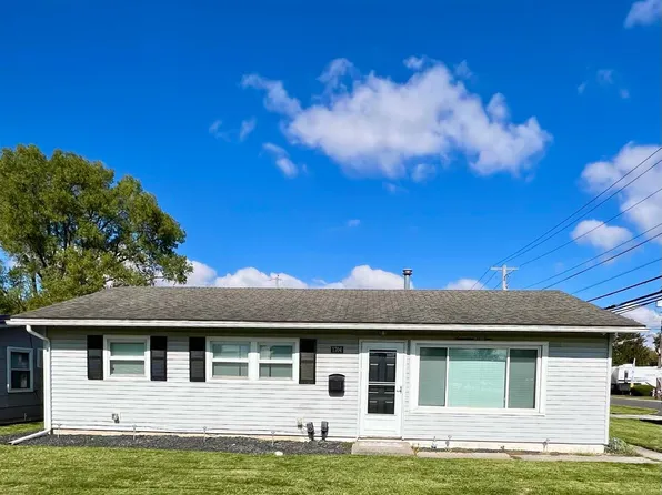 1704 Oak Ln, Fremont, OH 43420