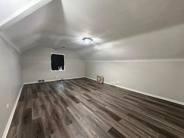 1037 Keystone Dr — Photo 16