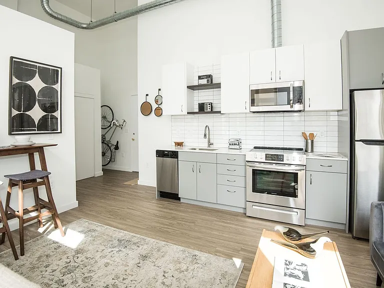 2320 N Vancouver Ave #105 — Photo 8