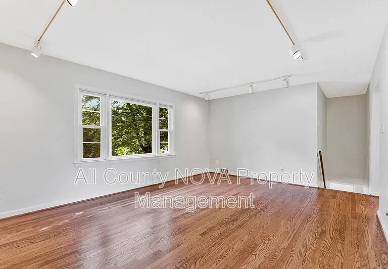 3160 Ravenwood Dr — Photo 9
