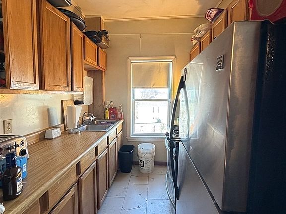 5th image of 582 Cambridge St