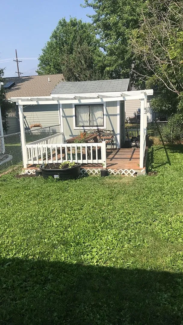 105 Alberta CT, Hamilton — Photo 2