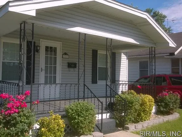 737 State St photo 1