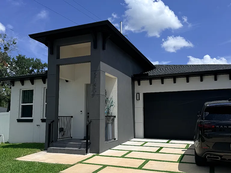 2143 W Saint Conrad St — Photo 2