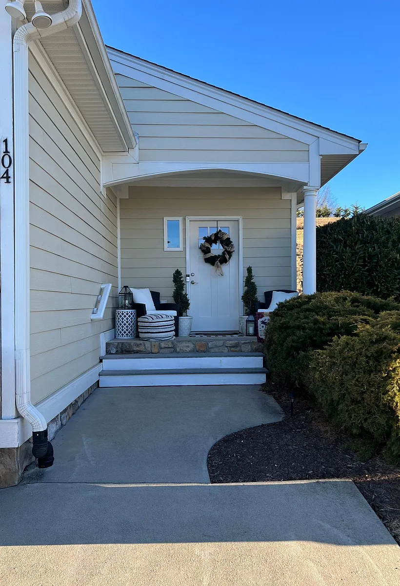 Building Photo - 26 Windgate Cir #104