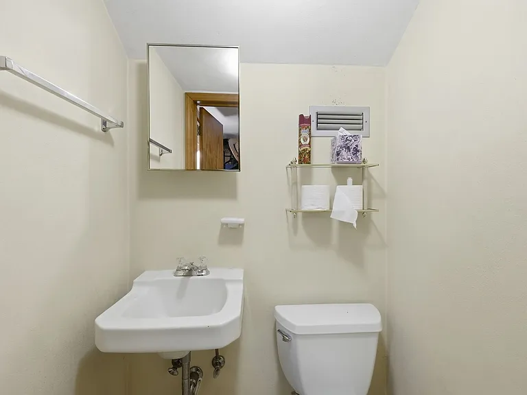 128 Convention Dr — Photo 36