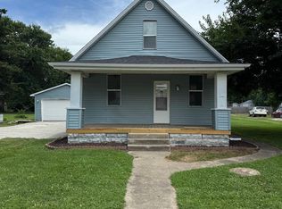512 N Poplar St, Pana, IL 62557