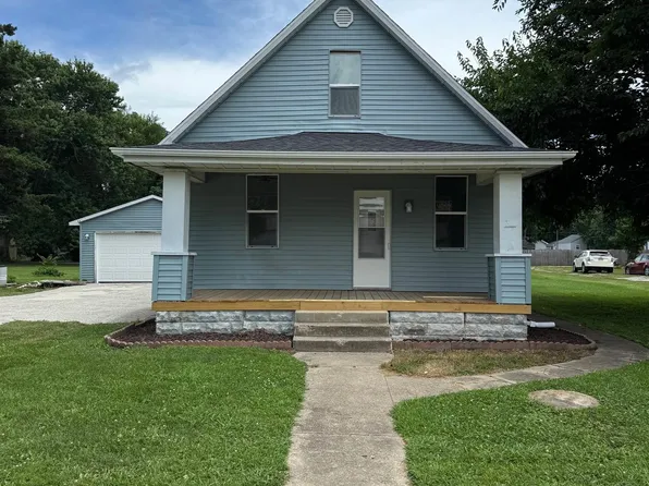 512 N Poplar St, Pana, IL 62557