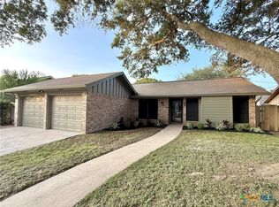 220 Navajo Dr, Victoria, TX 77904