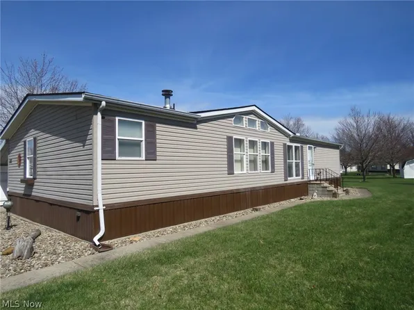 247 Island Dr, Elyria, OH 44035