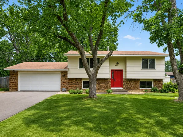 8444 Brunswick Ct N, Brooklyn Park, MN 55443